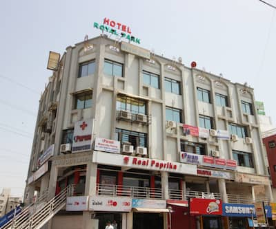https://imgcld.yatra.com/ytimages/image/upload/t_hotel_yatra_city_desktop/v1430201715/Domestic Hotels/Hotels_Ahmedabad/Hotel Royal Park/IMG_0257.jpg